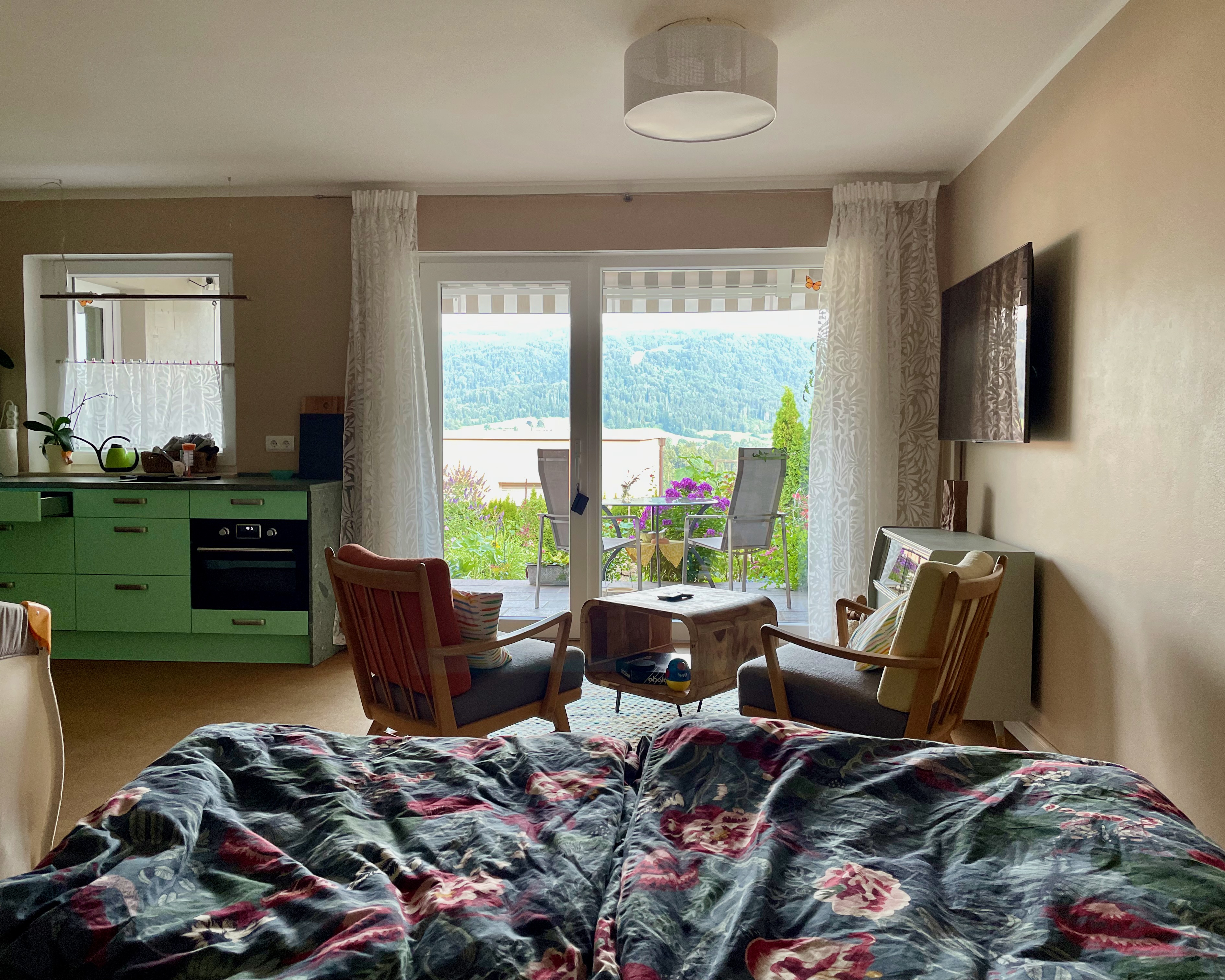 Ausblick in die Natur vom Bett